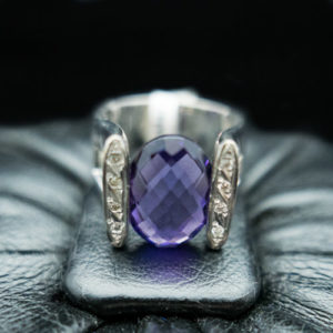 Sortija oro blanco amatista y brillantes