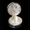 Pastillero de plata redondo con motivos orgánicos