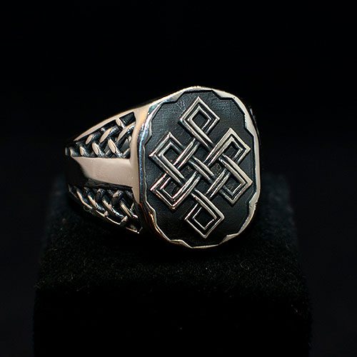 Anillo plata con el símbolo del nudo infinito