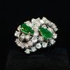 Sortija oro blanco 18k con esmeraldas y diamantes