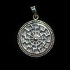 Colgante plata con la representación del sol negro