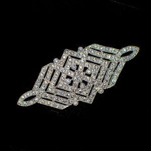 Broche plata de ley estilo placa art decó con circonitas en imitación a joyería de la época de oro blanco y brillantes.